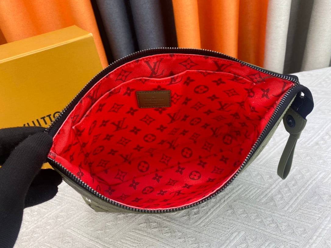 【ルイヴィトン】ポシェット・ヴォワヤージュ・スープル 今季新作 手持ちに最適な逸品