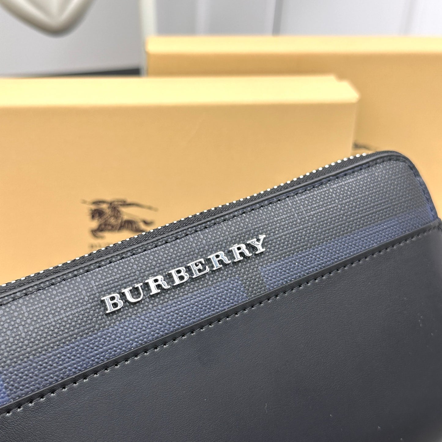 【バーバリー】送料関税込 定番人気 ジッパー・ラウンド・長財布