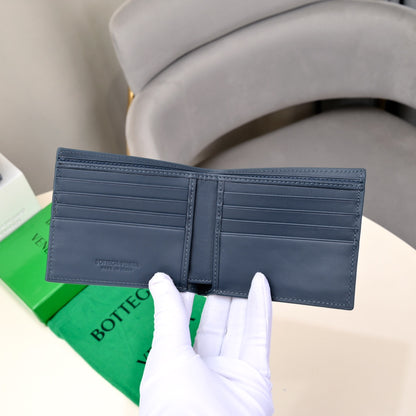 【ボッテガヴェネタ】春夏にぴったりの実用的で絶妙な短財布3色