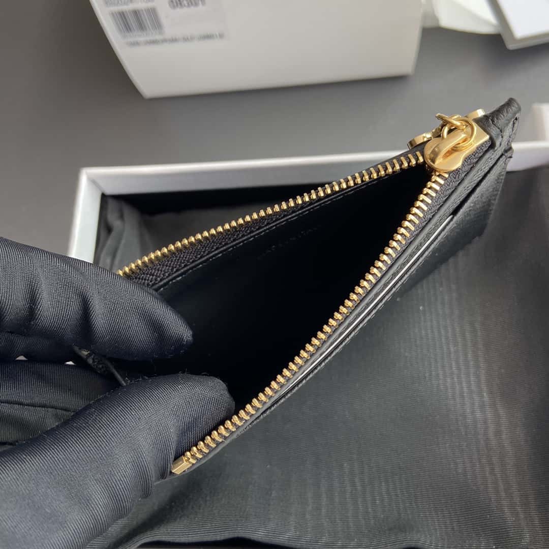 【セリーヌ】2色ギフトにも*送料込☆ ジップ付きカードホルダー トリオンフ チャーム