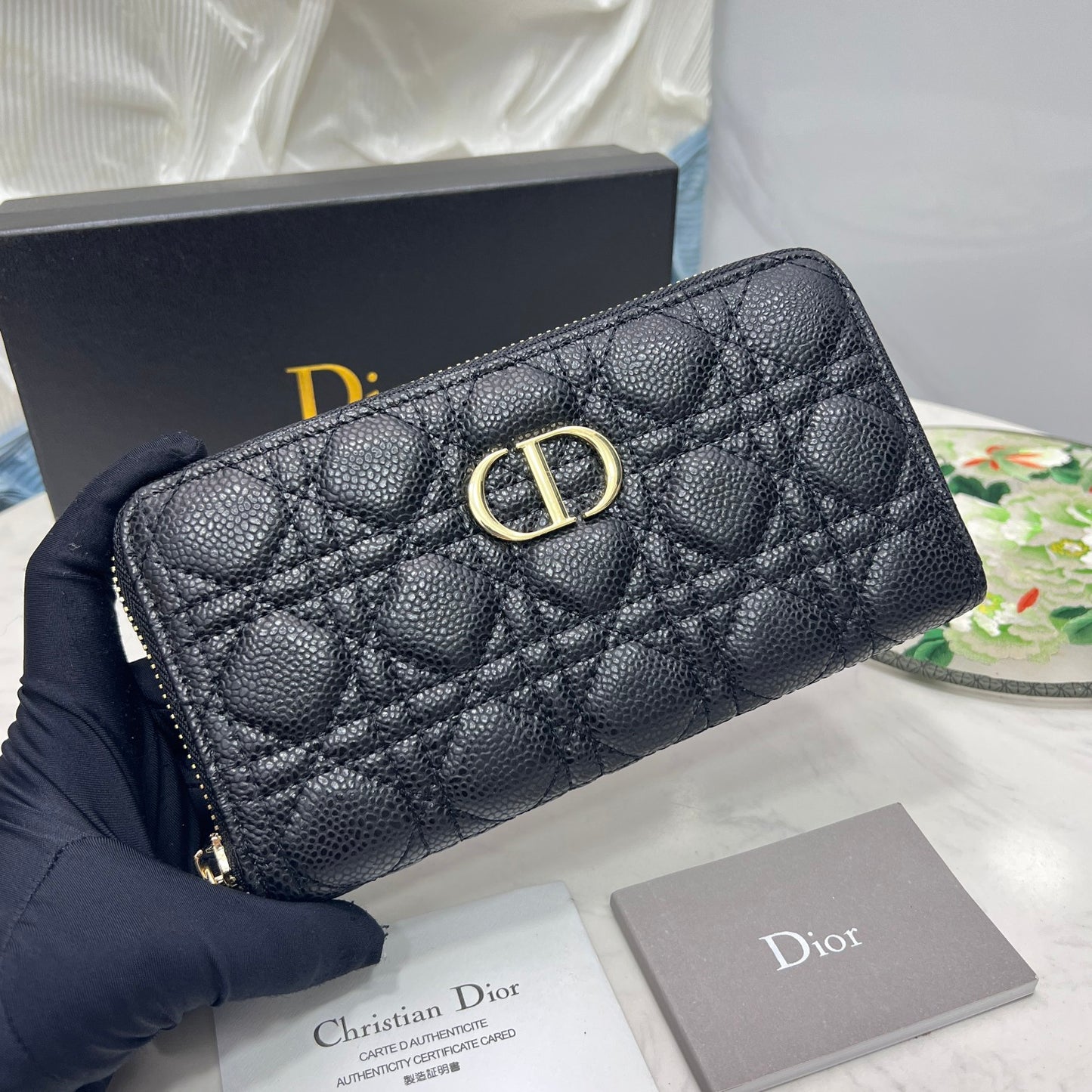 【ディオール】25SS新作 モダンで洗練されたスタイルが魅力の逸品