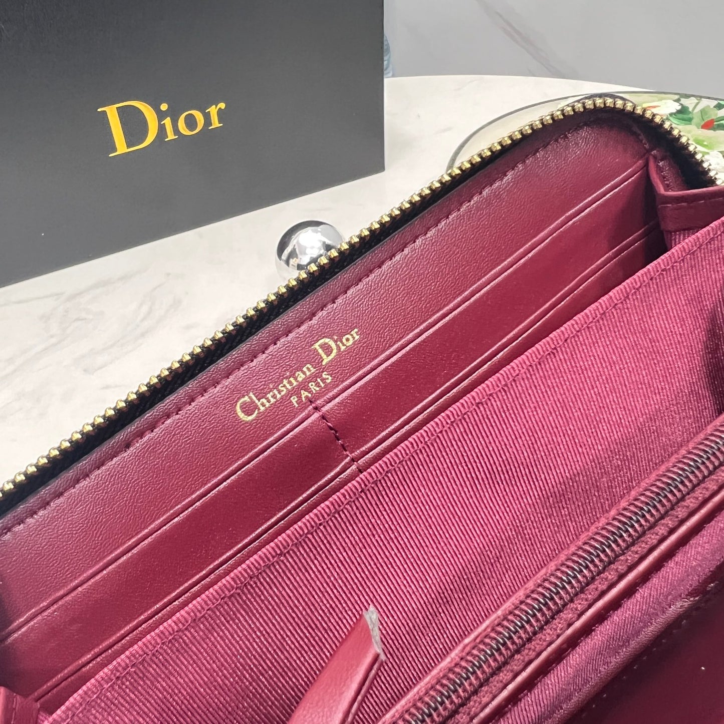 【ディオール】25SS新作 モダンで洗練されたスタイルが魅力の逸品