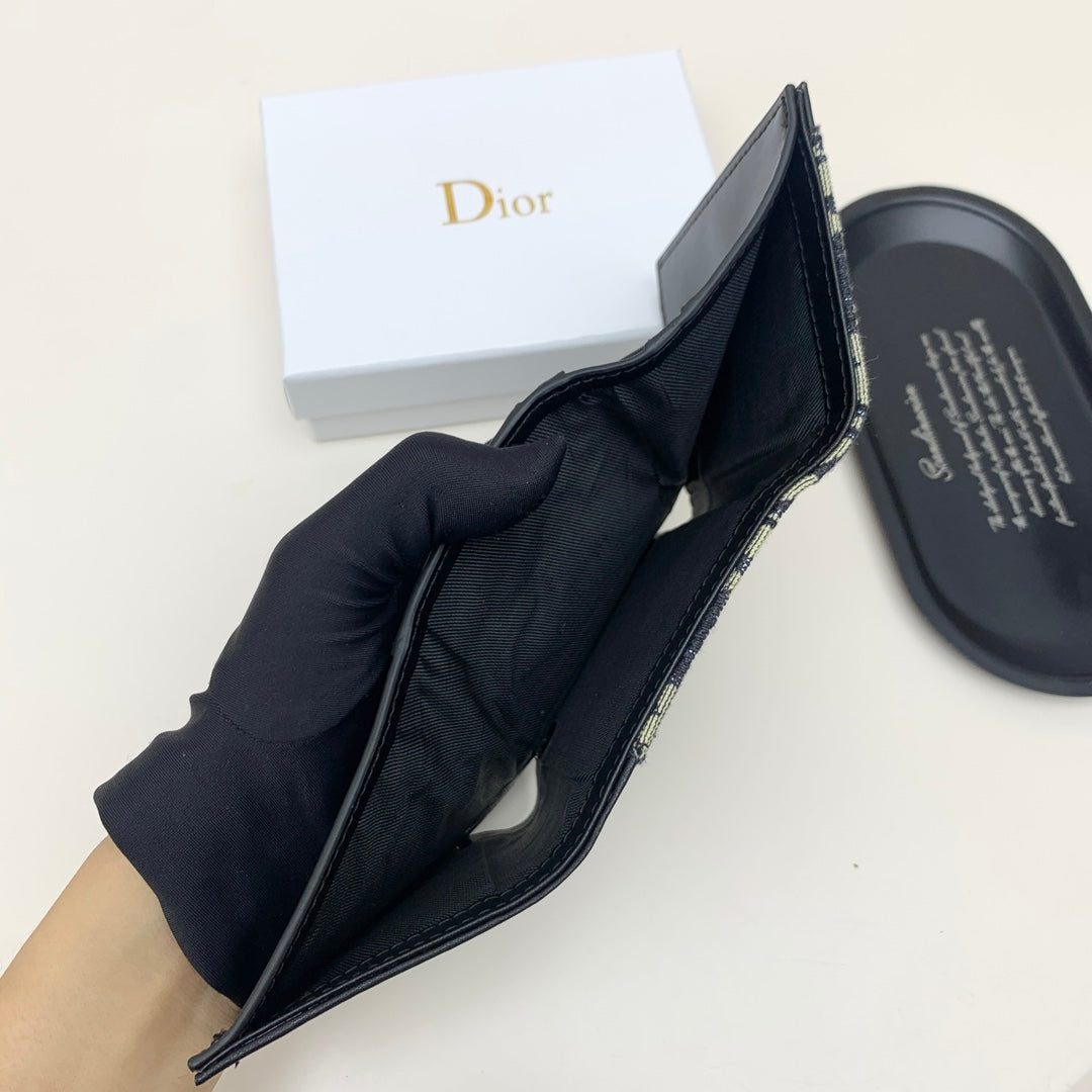 【ディオール】大人気ミニウォレット 新作登場 大人気