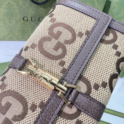 【グッチ】 超スリム＆高級感溢れる！人気のミニ財布