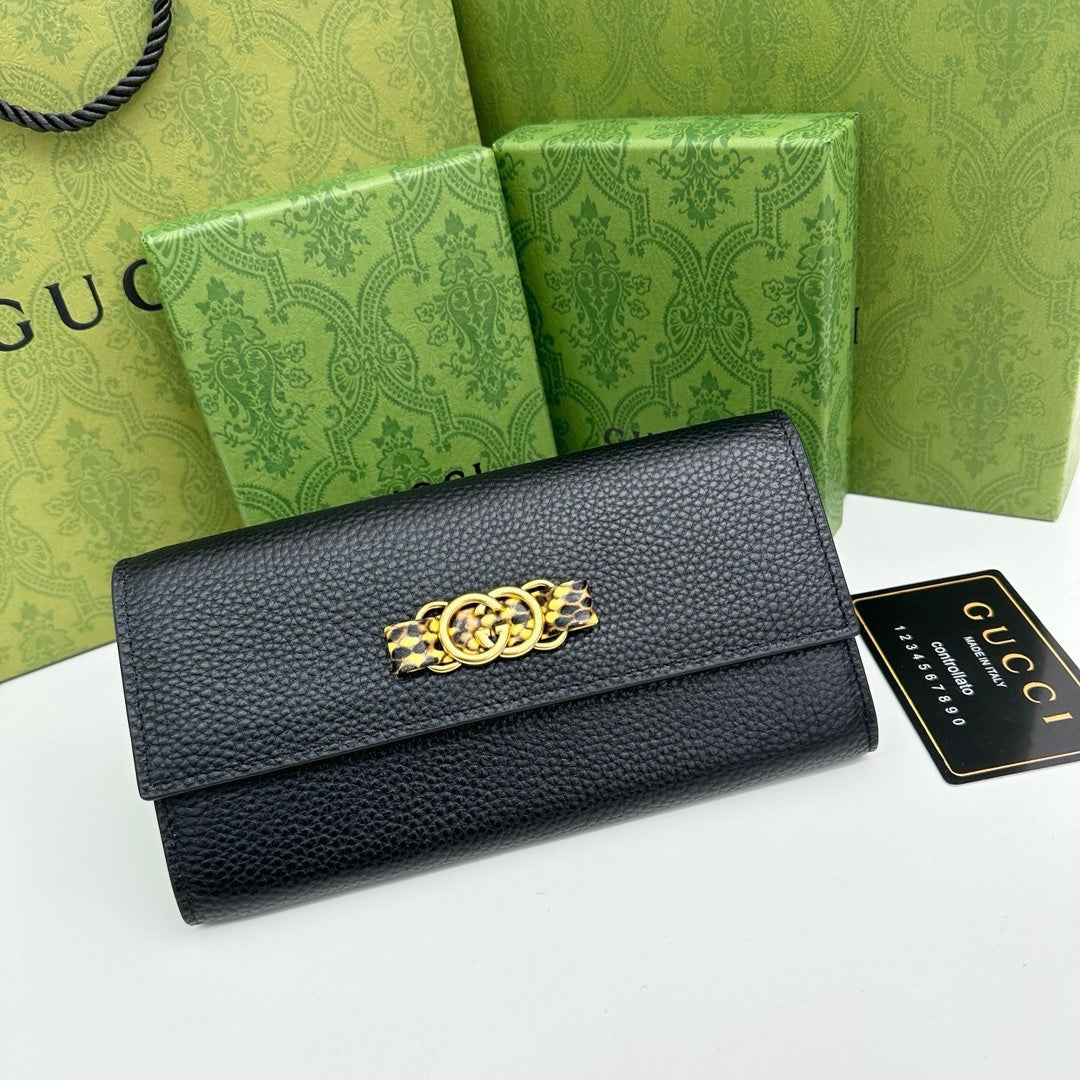 【グッチ】 春と夏定番人気♪ 薄型デザインでどんなシーンにもマッチ