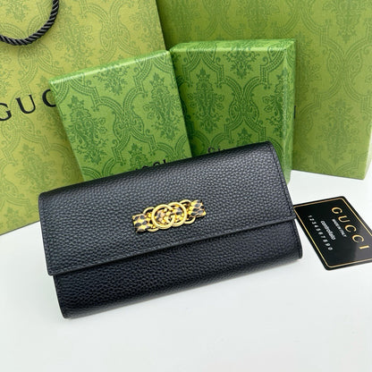 【グッチ】 春と夏定番人気♪ 薄型デザインでどんなシーンにもマッチ