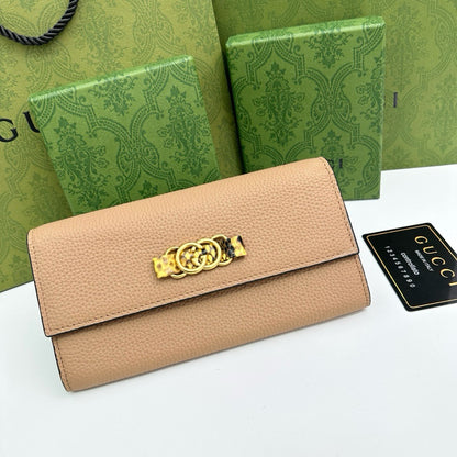 【グッチ】 春と夏定番人気♪ 薄型デザインでどんなシーンにもマッチ