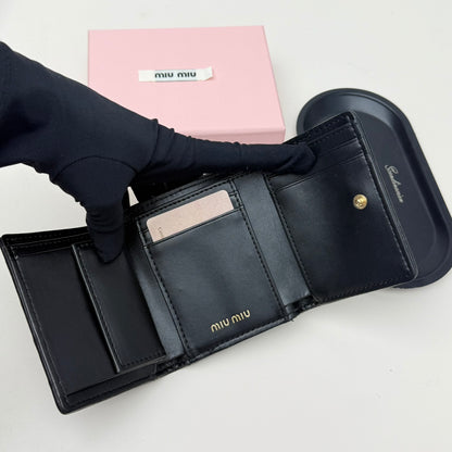【ミュウミュウ】上品なデザイン♪おしゃれ】3つ折り財布3色