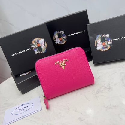 【プラダ】女性に人気のミニコインパース エレガントな印象 今だけ特価