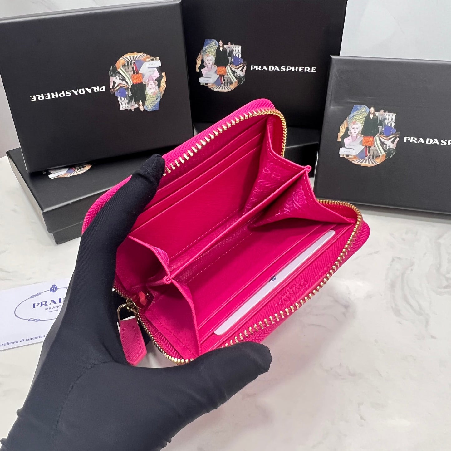 【プラダ】女性に人気のミニコインパース エレガントな印象 今だけ特価