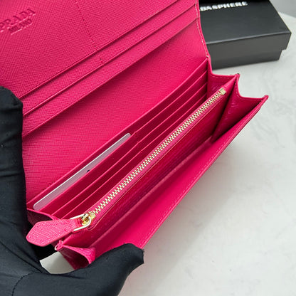 【プラダ】新作長財布 サフィアーノ素材で高級感満点