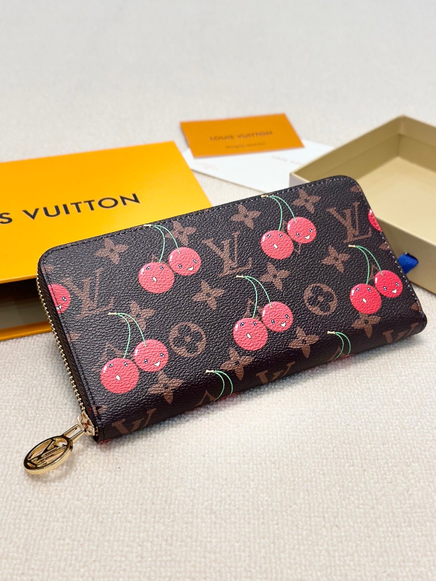 【ルイヴィトン】 ジッピー・ウォレット モノグラム ♪ チェリー