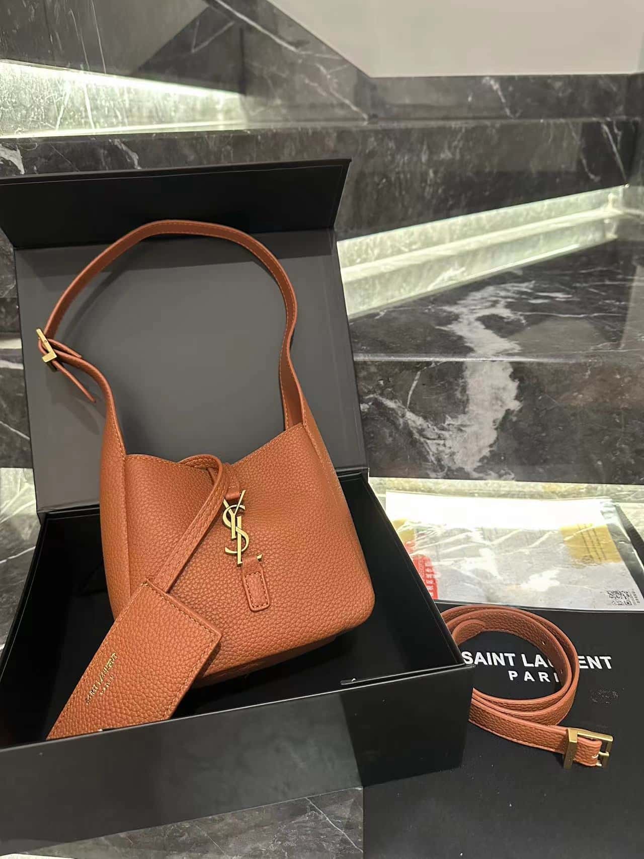 【サンローラン】LE5A7 BABY ソフト グレインレザー